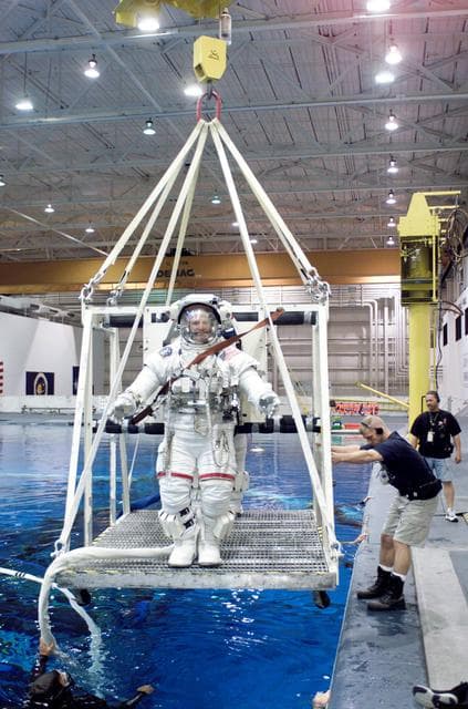 NASA image: Preflight Documentation of STS-113, EVA Training, SCTF, NBL with Gus Loria