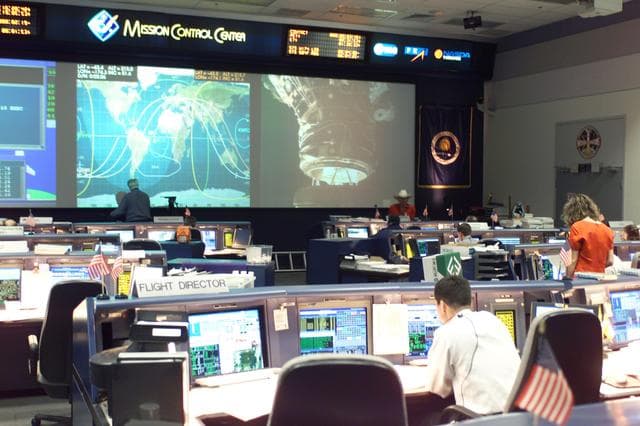 NASA image: STS-111 Mission coverage of the Orbit 1 Team in Mission Control
