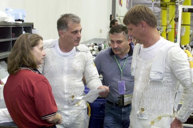 NASA image: Photographic coverage of STS-112 Preflight Training, Sonny Carter Training Facility, NBL.