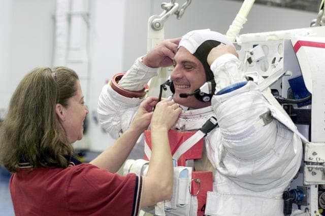 NASA image: Photographic coverage of STS-112 Preflight Training, Sonny Carter Training Facility, NBL.