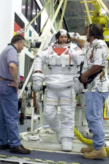 NASA image: Photographic coverage of STS-112 Preflight Training, Sonny Carter Training Facility, NBL.
