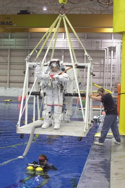 NASA image: Photographic coverage of STS-112 Preflight Training, Sonny Carter Training Facility, NBL.