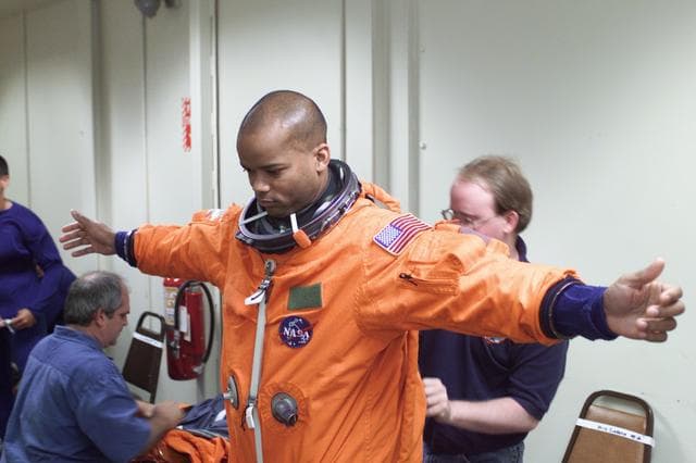 NASA image: STS-116 Preflight Training, Motion Base Simulator, Bldg. 5.