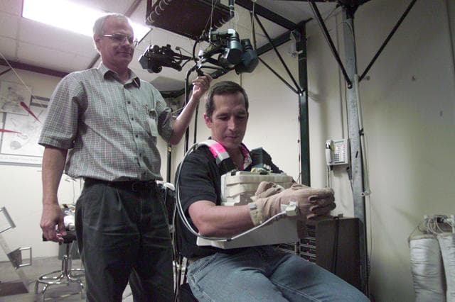 NASA image: Photographic coverage of EXP 6 VR training.