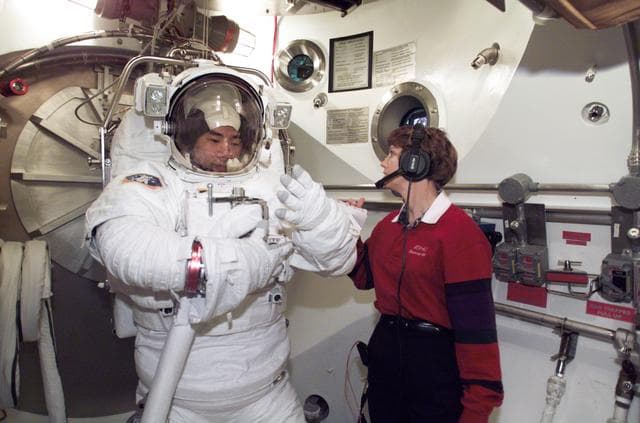 NASA image: STS-114 SSATA Crew Training - Noguchi, STB-ST-621