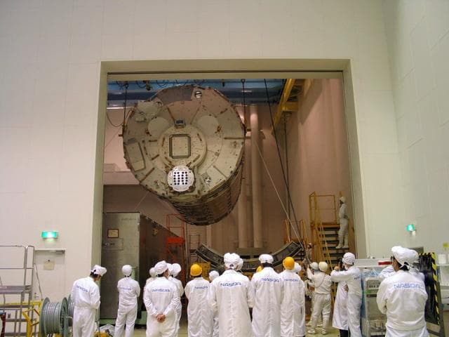NASA image: JEM hardware delivery