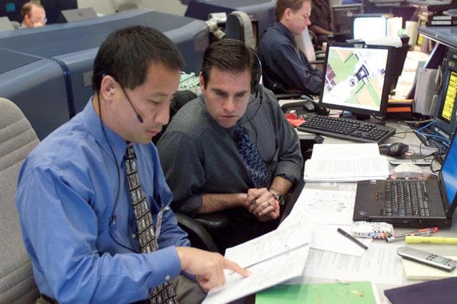 NASA image: Views in Mission Control (WFCR) during Expedition 9 docking to ISS