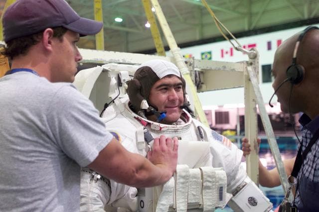 NASA image: Expedition 10 Preflight NBL Training