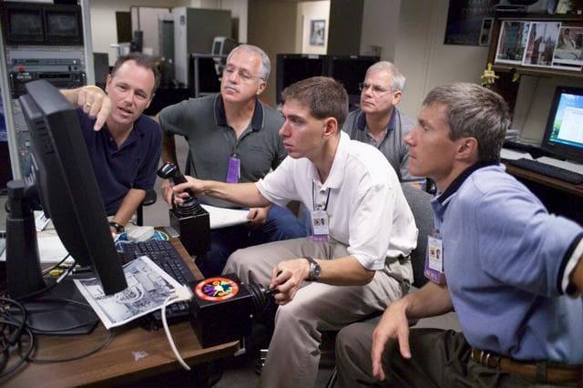 NASA image: Expedition 11 Training with Krikalev/Henderson