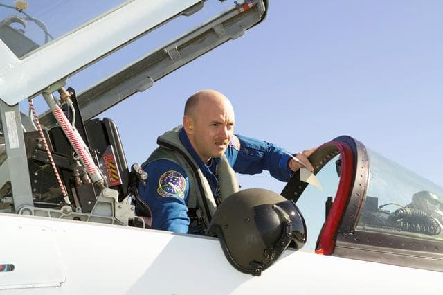 NASA image: STS-121 crew prepping for T-38 flight