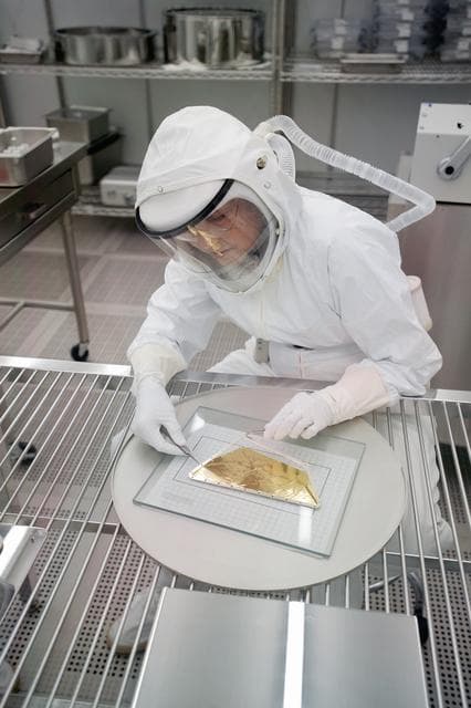 NASA image: Cutting of Gold Foil in the Genesis Laboratory