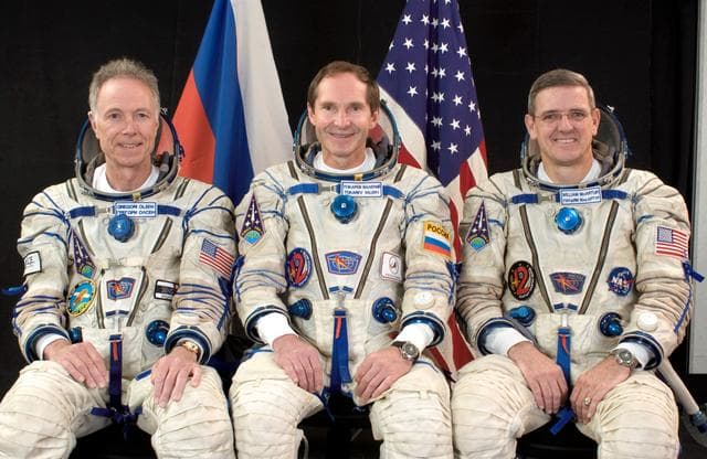 NASA image: Soyuz TMA-7 / Expedition 12 crew