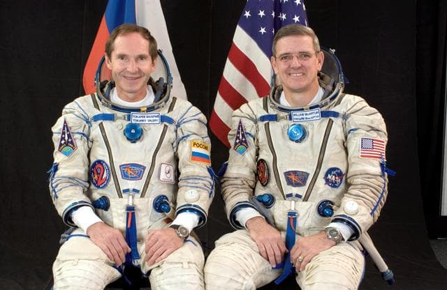 NASA image: Soyuz TMA-7 / Expedition 12 crew
