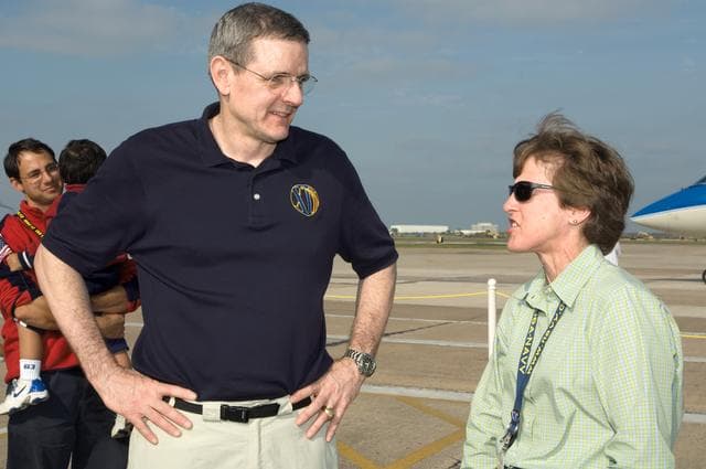NASA image: Exp. 12 Crew Return at Ellington Field