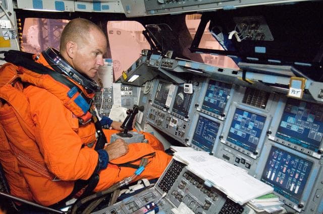 NASA image: STS-117 Crew Training during suited PI/DO Prep in CCT-II mockup