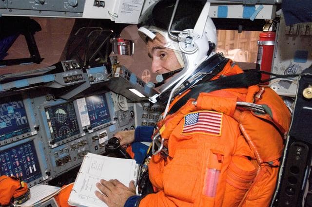 NASA image: STS-117 Crew Training during suited PI/DO Prep in CCT-II mockup
