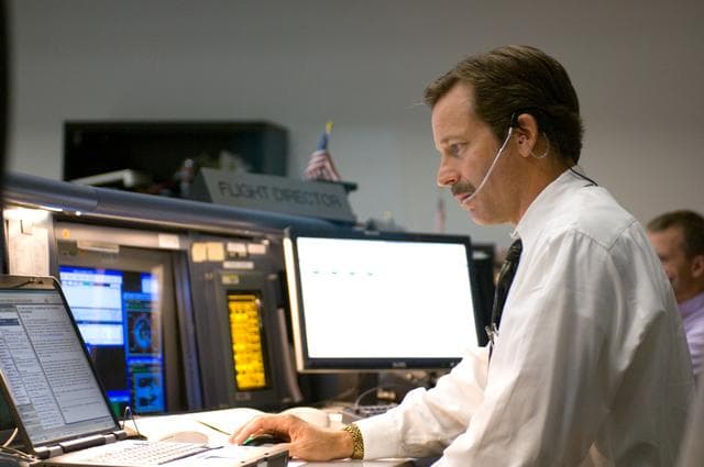 NASA image: Expedition 13 flight controller on console during mission - Orbit 1, BFCR