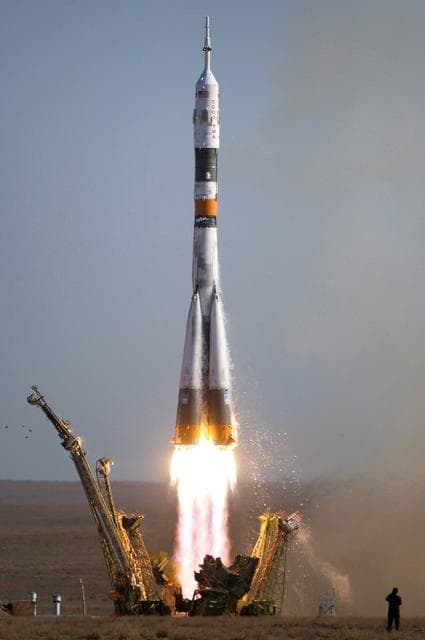 NASA image: Expedition 14 Preflight Activities