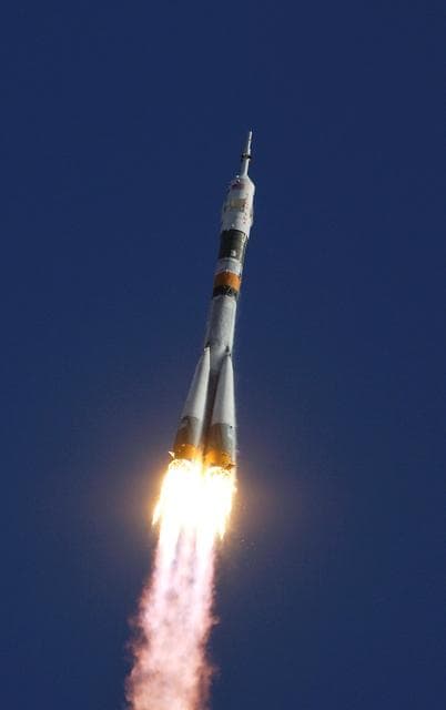 NASA image: Expedition 14 Preflight Activities
