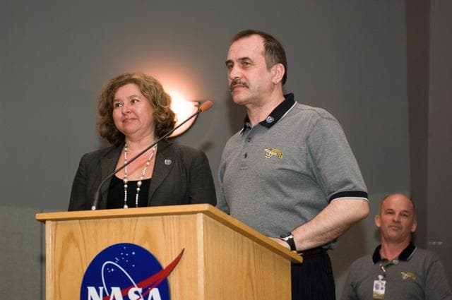 NASA image: Expedition 13 Crew Return at Gilruth Center