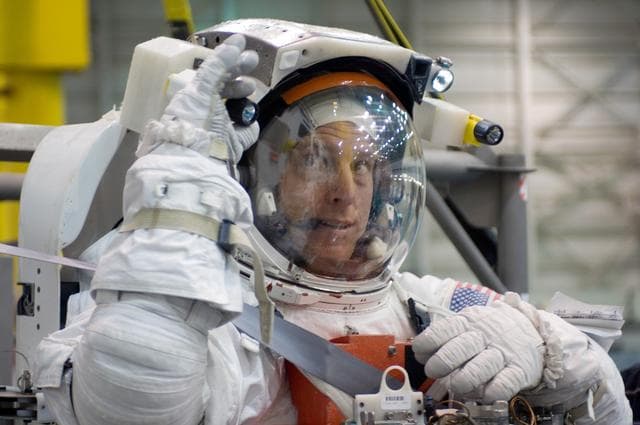 NASA image: STS-118 Preflight Training for EVA 3 at the NBL