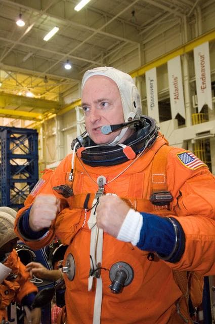 NASA image: STS-118 Preflight Training, Bldg. 9NW, CCTII