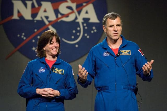 NASA image: Education Event for STS-118 Preflight Briefings