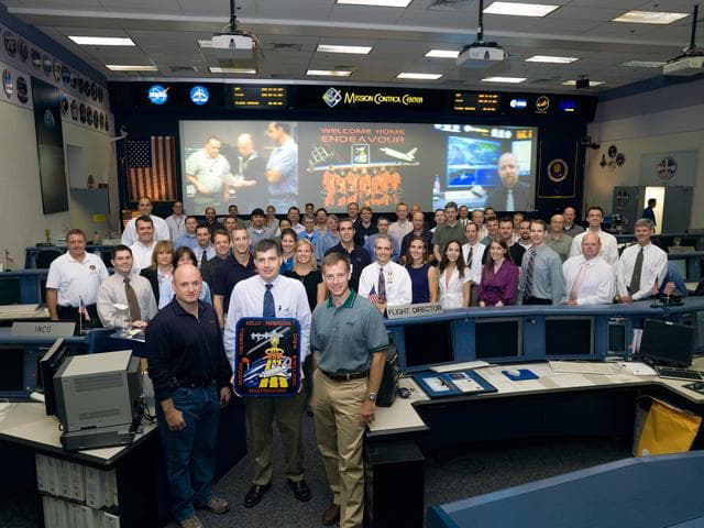 NASA image: STS-118 Ascent/Entry Flight Control Team in WFCR