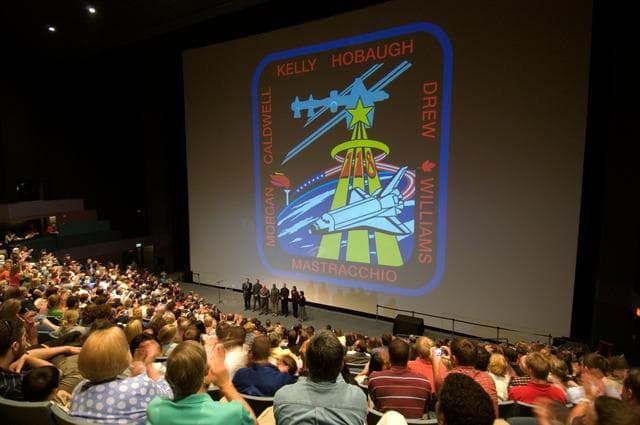 NASA image: STS-118 Crew Debriefing & Awards Presentation