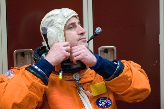NASA image: STS-120 Crew Training, Bldg. 9NW, FFT Mockup
