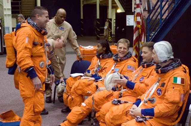 NASA image: STS-120 Crew Training, Bldg. 9NW, FFT Mockup