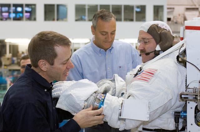 NASA image: STS-125 Crewmembers prepare for NBL Dive