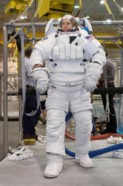 NASA image: STS-125 Crewmembers prepare for NBL Dive