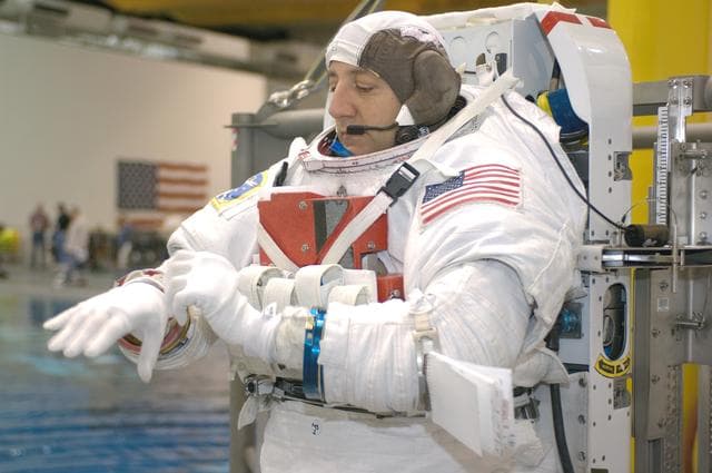 NASA image: STS-125 Crewmembers preparing for NBL dive