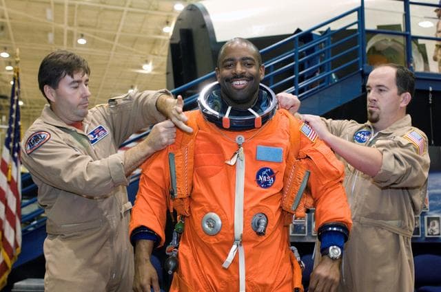 NASA image: STS-122 Crew Members during Post Insertion / Deorbit Prepreparation in Building 9 NW