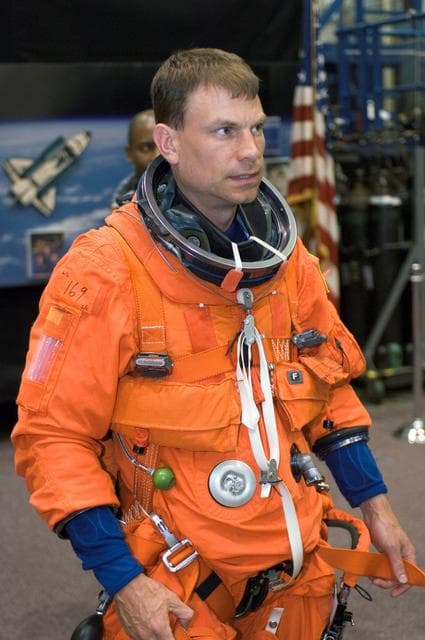 NASA image: STS-122 Crew Members during Post Insertion / Deorbit Prepreparation in Building 9 NW