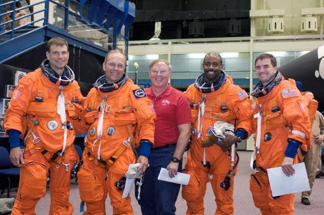 NASA image: STS-122 Crew Members during Post Insertion / Deorbit Prepreparation in Building 9 NW
