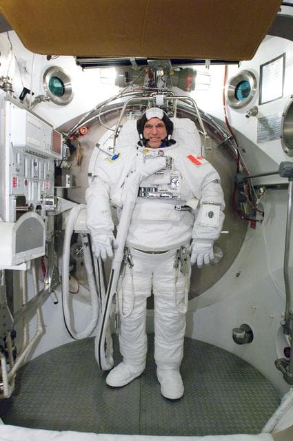 NASA image: STS-118 Crew Airlock Training in the SSATA Chamber with Astronaut Dave Williams