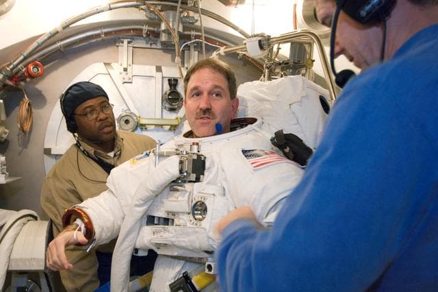 NASA image: Crew Airlock Training, SSATA Chamber STB-SS-1842