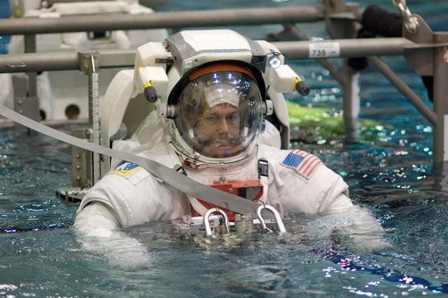 NASA image: STS-126 suitup