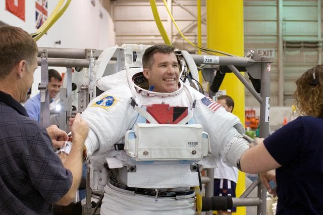 NASA image: STS-126 Preflight Training - Suitup for Dive