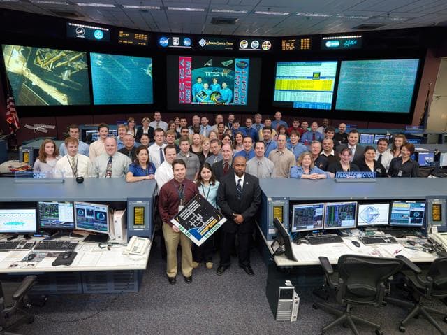 NASA image: ISS15A Flight Control Team in FCR-1 Orbit 1 - Flight Director Kwatsi Alibaruho