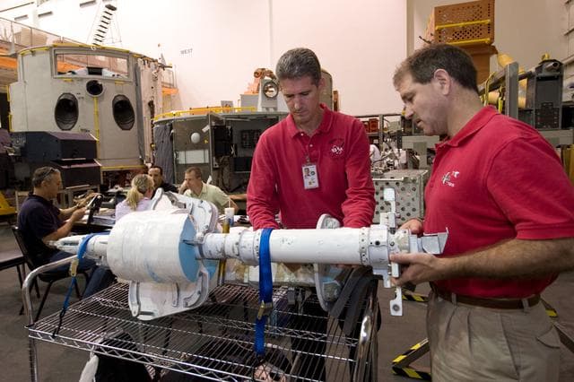 NASA image: STS-125 EVA OPS 1G training 