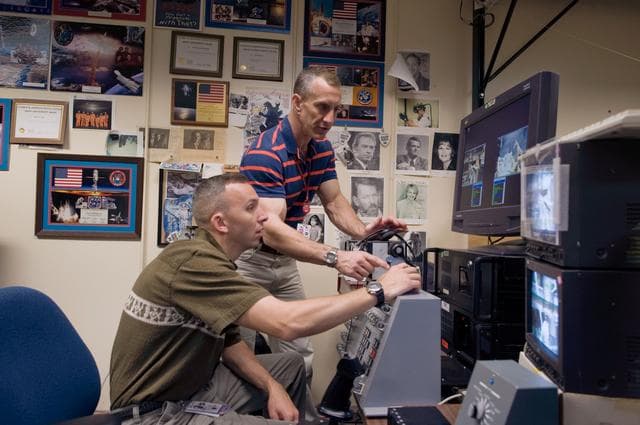 NASA image: STS-129 crew training in the JSC VR lab during SSRMS refresher training. 