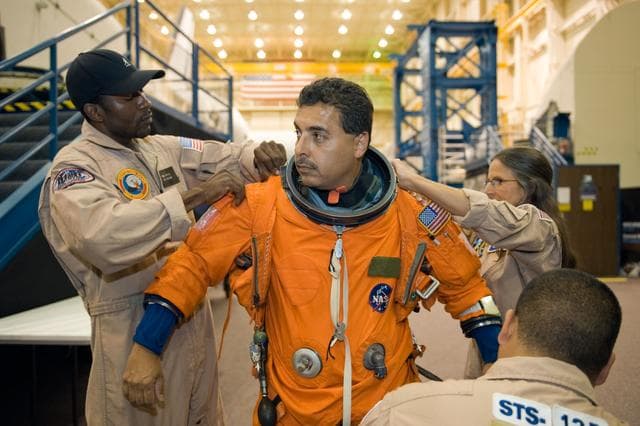 NASA image: STS-128 Preflight Training, Post Insertion Activities