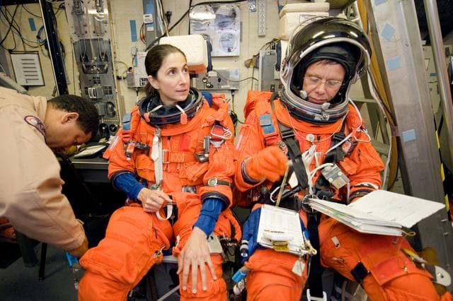 NASA image: STS-128 Preflight Training in Bldg. 5 Fixed Based Simulator