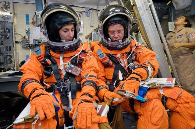 NASA image: STS-128 Preflight Training in Bldg. 5 Fixed Based Simulator