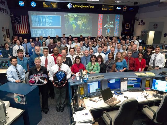 NASA image: STS-125 Flight Control Team in WFCR - Orbit 1 - Flight Director Tony Ceccacci
