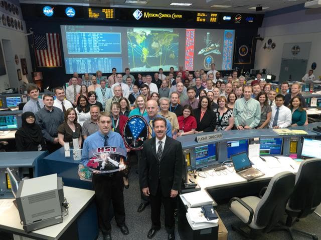NASA image: STS-125 Flight Control Team in WFCR - Orbit 2 - Flight Director Richard LaBrode