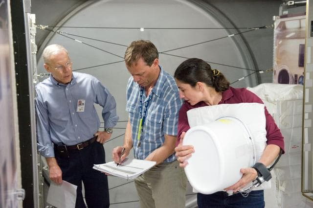 NASA image: STS-128 crew during their SSMTF TRANS HANDS-ON review in Bldg. 9NW. 